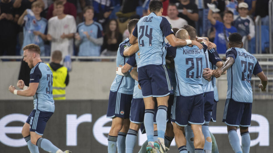 Na snímke hráči Slovana oslavujú gól v zápase A-skupiny 1. kola skupinovej fázy Európskej konfrenčnej ligy (EKL) vo futbale ŠK Slovan Bratislava - KÍ Klaksvík v Bratislave 21. septembra 2023. FOTO TASR - Martin Baumann