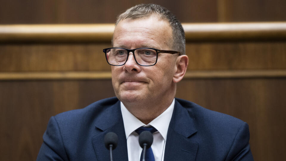 Na snímke predseda NR SR Boris Kollár (Sme rodina) pred otvorením 87. mimoriadnej schôdze Národnej rady SR o dodaní slovenských stíhačiek Mig-29 na Ukrajinu a skoršom termíne predčasných volieb v Bratislave 27. februára 2023. FOTO TASR - Jaroslav Novák