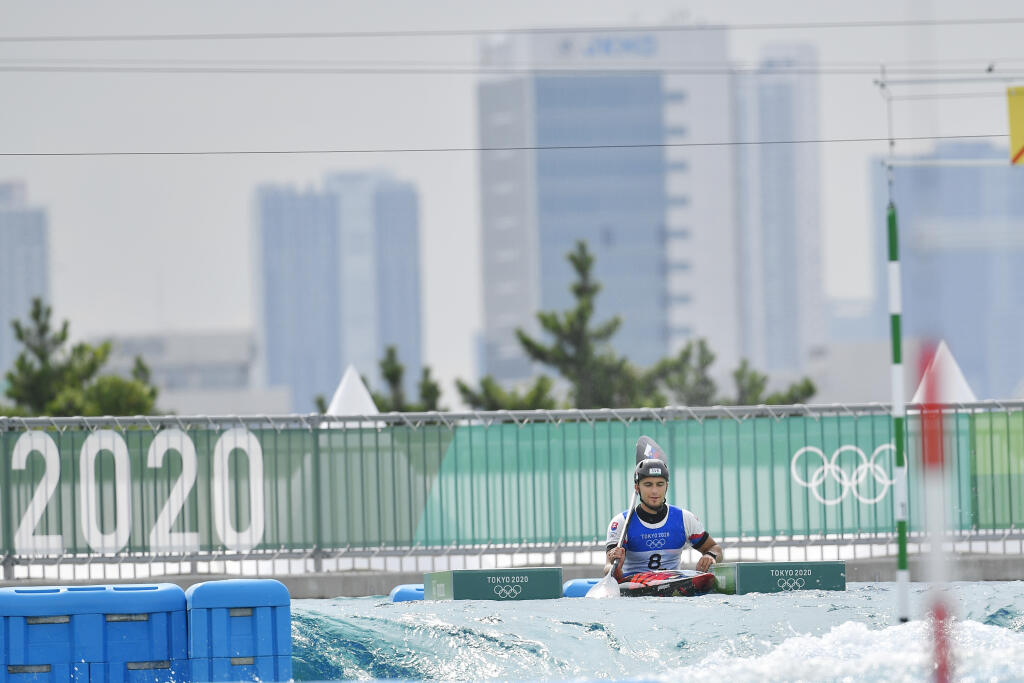 Na snímke slovenský reprezentant vo vodnom slalome Jakub Grigar pred semifinálovou jazdou kategórie K1 počas XXXII. letných olympijských hier v Tokiu, 30. júla 2021. FOTO TASR - Michal Svítok