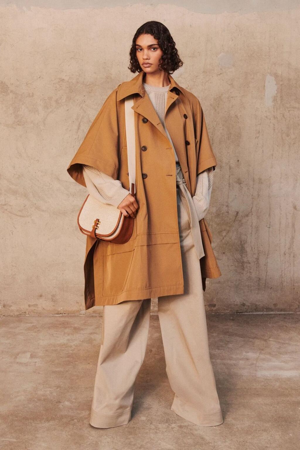 Pelerína, Alberta Ferretti