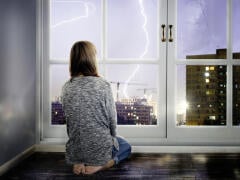 Slovenskom sa preháňajú silné búrky: TOTO robte, aby ste ochránili svoju domácnosť pred bleskom