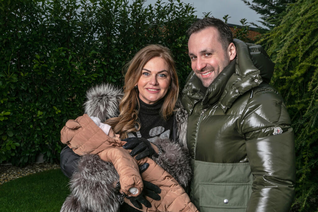 Na snímke europoslankyňa Monika Beňová a jej partner Ľubomír Klčo ako idú na prechádzku kočíkovať.