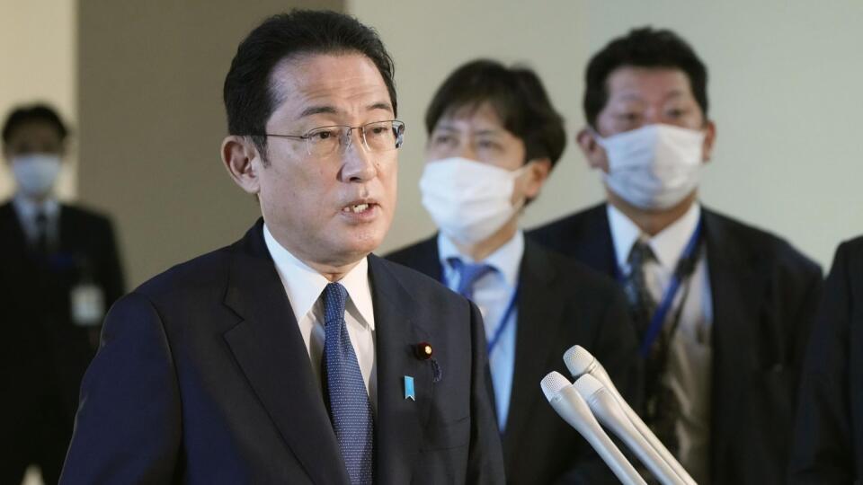 WA 11 Tokio - Japonský premiér Fumio Kišida sa prihovára novinárom v Tokiu v utorok 22. februára 2022. Kišida v utorok kritizoval Rusko za porušenie suverenity a územnej celistvosti Ukrajiny. Uviedol, že jeho krajina bude s medzinárodným spoločenstvom diskutovať o možných