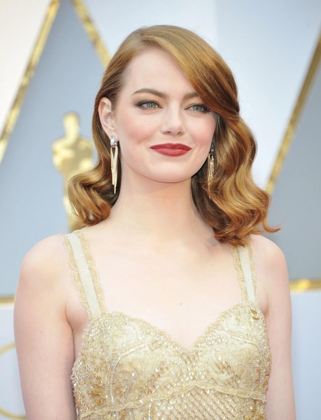 Emma Stone:
Oskarová herečka má časté nekontrolovateľné panické stavy, ktoré jej začali už v období dospievania.
Našťastie, herectvo jej ich potláča."Keď hrám, jednoducho si nemôžete dovoliť myslieť na milión vecí, iba na predvedčivo zahratú rolu."