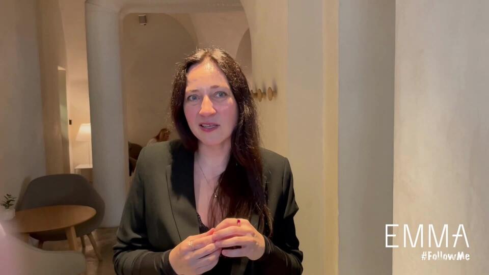 Speváčka Katka Koščová pozdravuje čitateľky magazínu EMMA