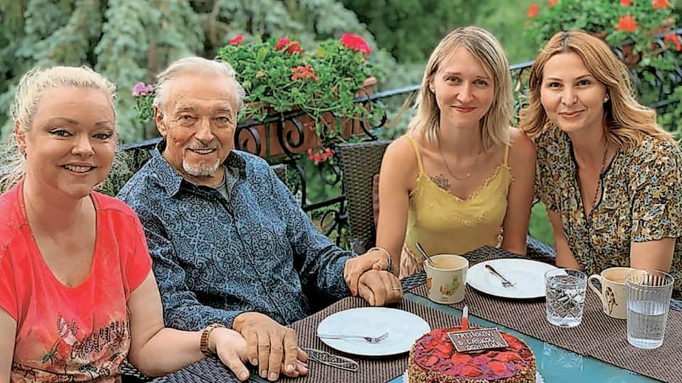 NAPOSLEDY SPOLU Staršie Gottove dcéry Dominika, vľavo, a Lucia s ním oslávili osemdesiatku v polovici leta. Bohužiaľ, v smútočnej reči počas zádušnej omše ich Jiřina Bohdalová nespomenula.