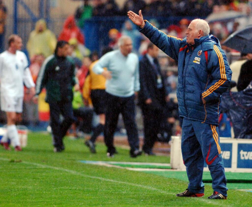 Dušan Galis bol reprezentačný tréner SR v rokoch 2003 - 2006.