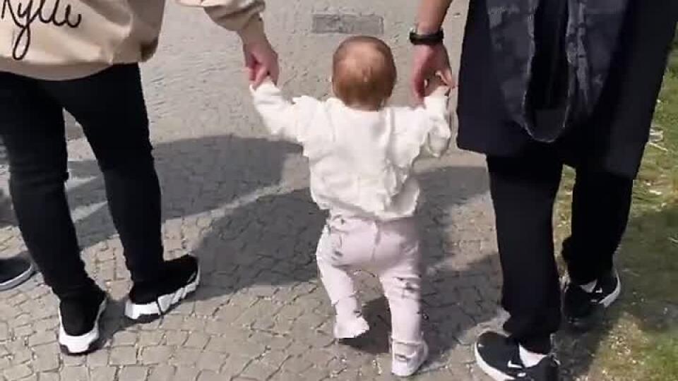 Dcérka Muradova a Bagárovej už vie chodiť: TAKTO to ide malej Rumii!