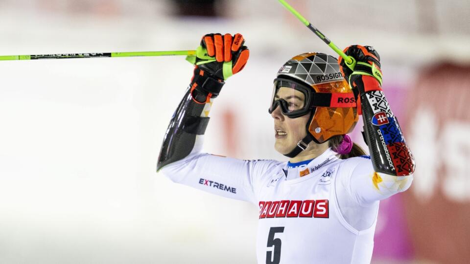 EBE 37 Are - Slovenská lyžiarka Petra Vlhová v cieli v obrovskom slalome Svetového pohára v Are v piatok 11. marca 2022. FOTO TASR/AP

Petra Vlhova of Slovakia reacts after winning the alpine ski, women's World Cup giant slalom in Are, Sweden, Friday, March 11, 2022. (Pontus Lundahl/TT via AP)