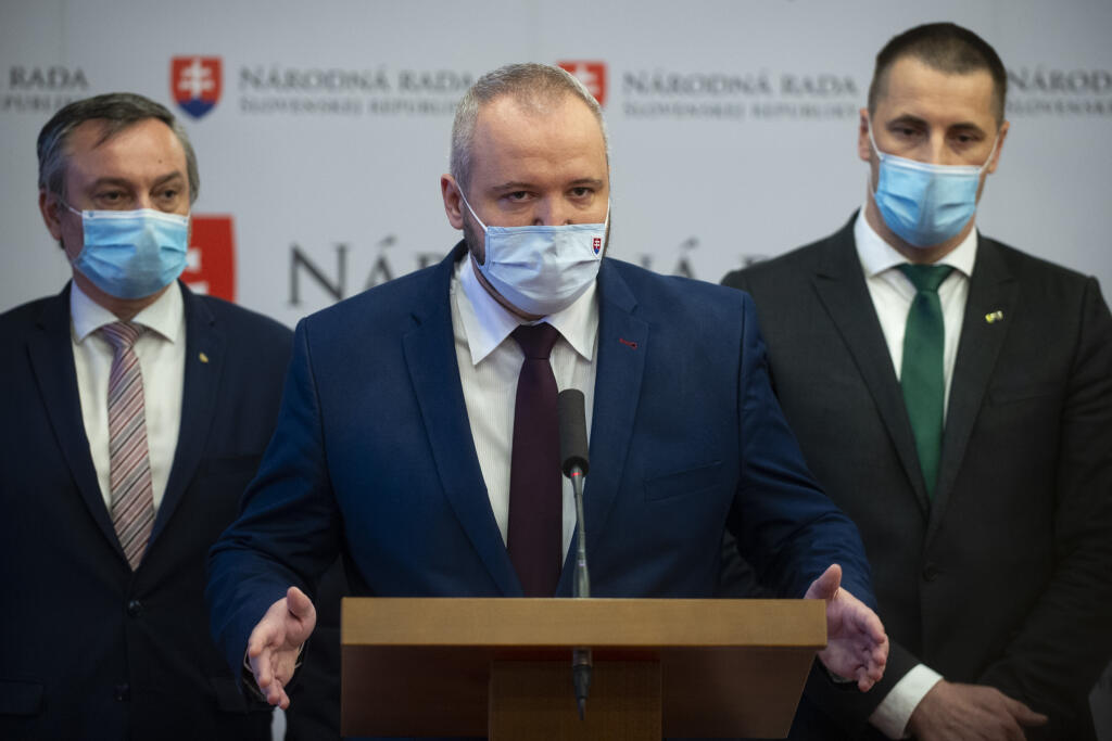 Miloš Svrček, Radovan Sloboda, Marián Viskupič tlačová konferencia k návrhu zákona o cestnej premávke, ktorým sa rieši prenositeľnosť tabuľky EČV 