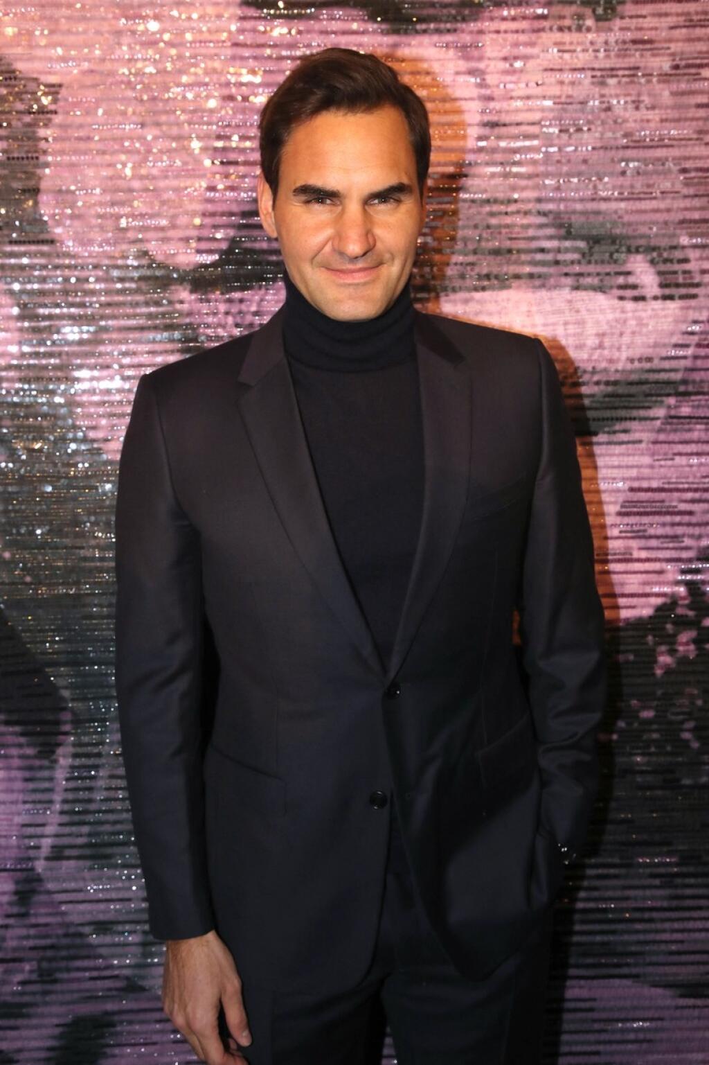 Roger Federer sa po viac ako roku opäť ukázal v Paríži na módny dňoch.