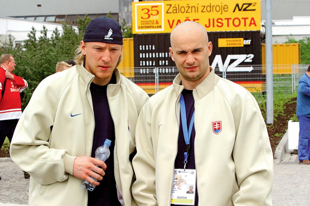 Marián Hosa, útočník, Pavol Demitra, útočník, hokejista, hokej, šport
foto: Ladislav Prikler
uverejnené: Šarm 19/04
pôvodný súbor:demitra.eps