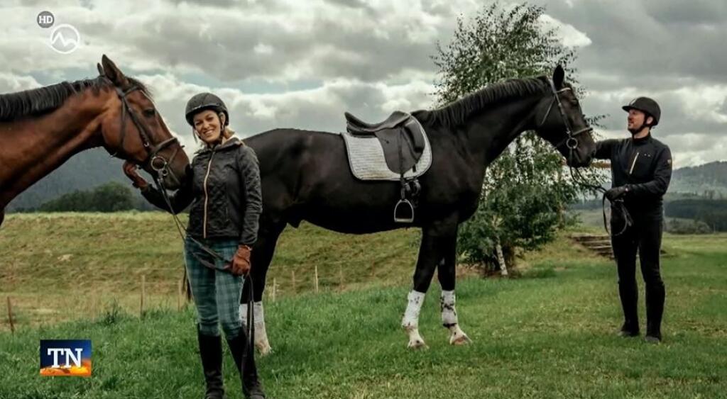 Jana po boku priateľa žiari na všetky strany.