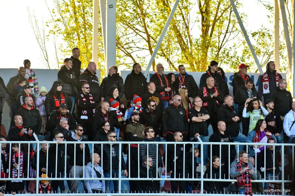 Napriek tomu si prišiel tento duel pozrieť osobne a prekvapujúco fandil v sektore hostí spoločne s fanúšikmi „bílich andelov“.