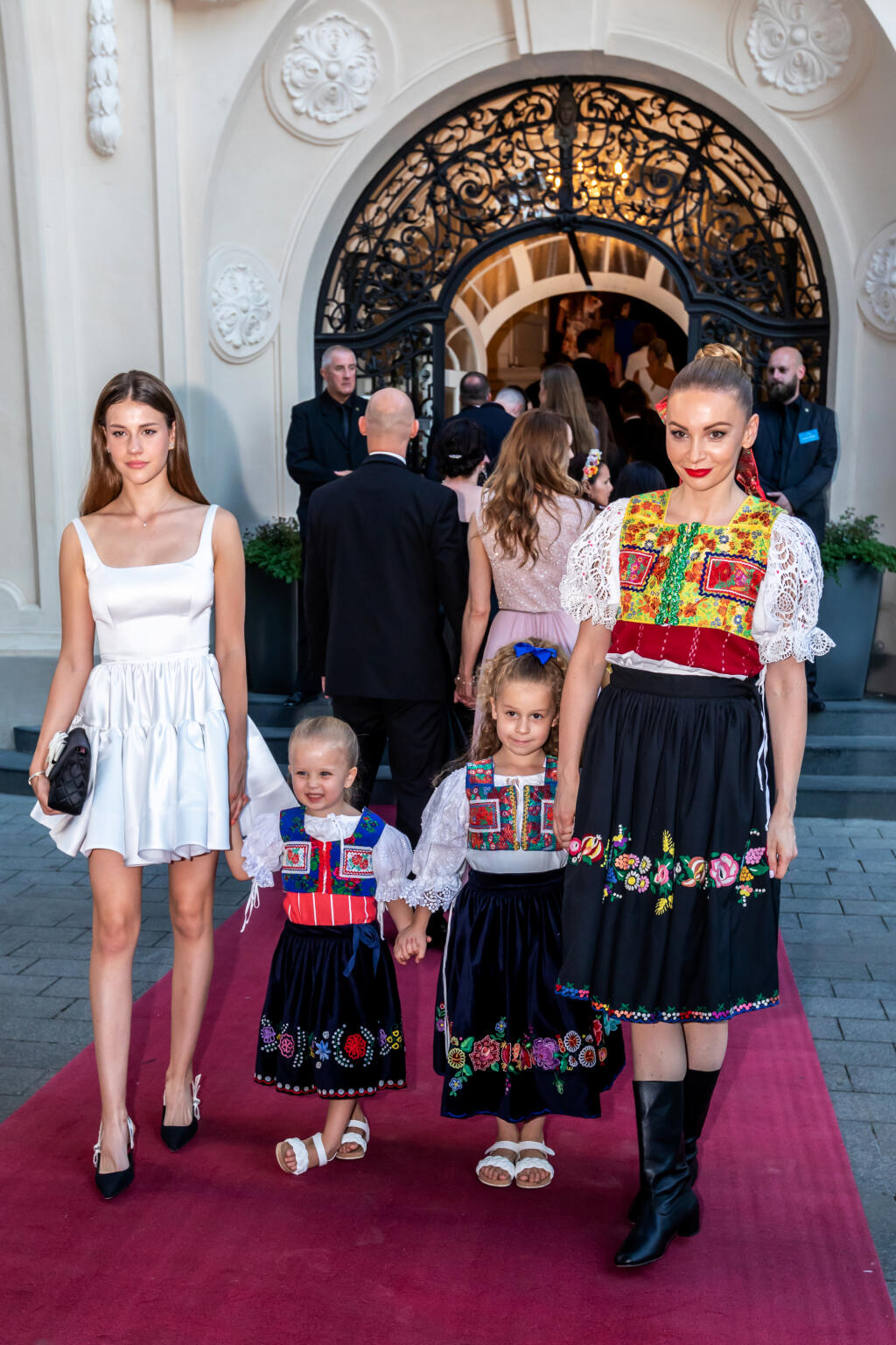 Fotografka Petra Ficová s deťmi a s neterou.