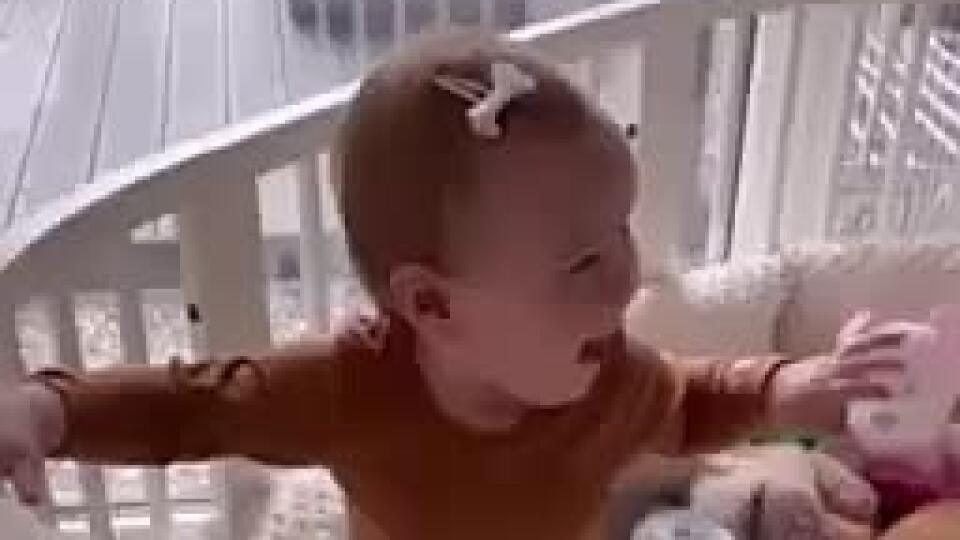 VIDEO Muradovova dcérka robí rodičom radosť: Pozrite sa, čo sa už naučila!