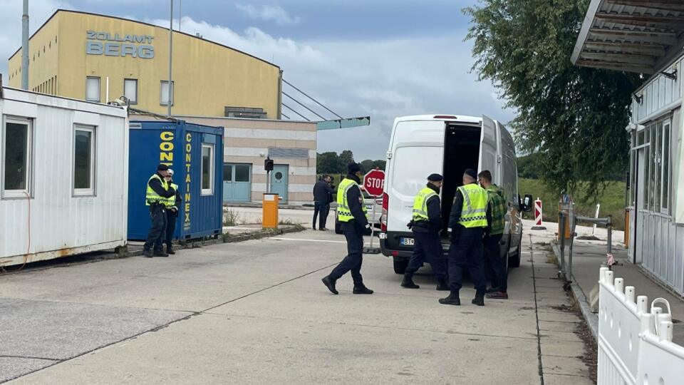 Česká polícia začala vykonávať kontroly na hraniciach so Slovenskom