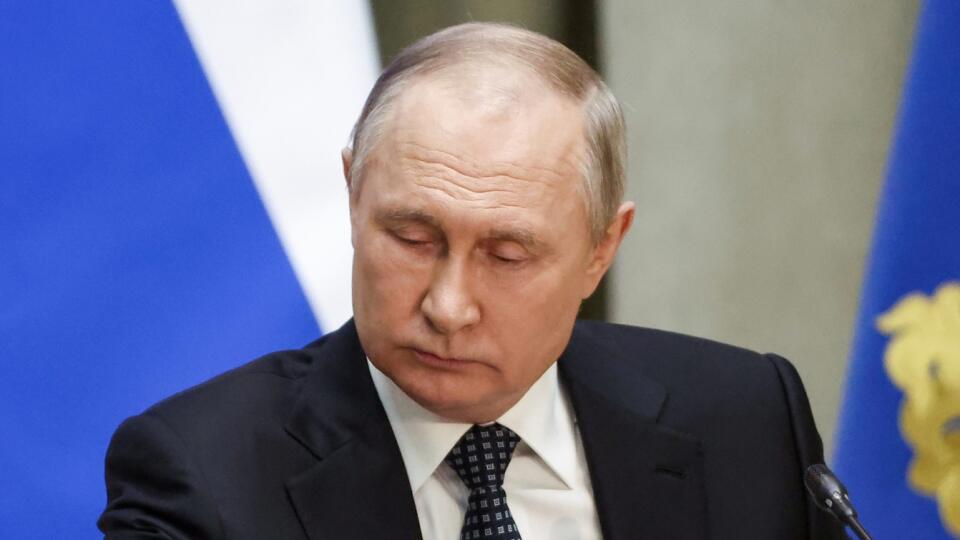 JB 20 Moskva - Ruský prezident Vladimir Putin rozpráva počas stretnutia Rady Úradu generálneho prokurátora v Moskve 25. apríla 2022. FOTO TASR/AP
Russian President Vladimir Putin attends a meeting of the Prosecutor General's Office Board in Moscow, Russia, Monday, April 25, 2022. (Sergei Gubeyev, Sputnik, Kremlin Pool Photo via AP)