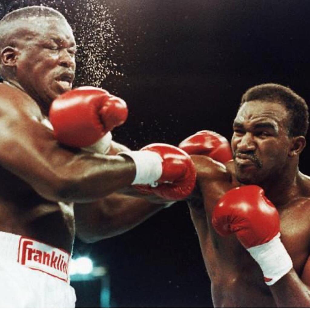 Evander Holyfield napravil úsmev aj vyzývateľovi Douglasovi.