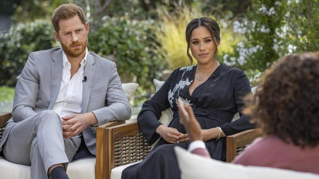 Princ Harry a Meghan Markle si vraj na dôležité interview vybrali kreslá podľa vlastného vkusu.