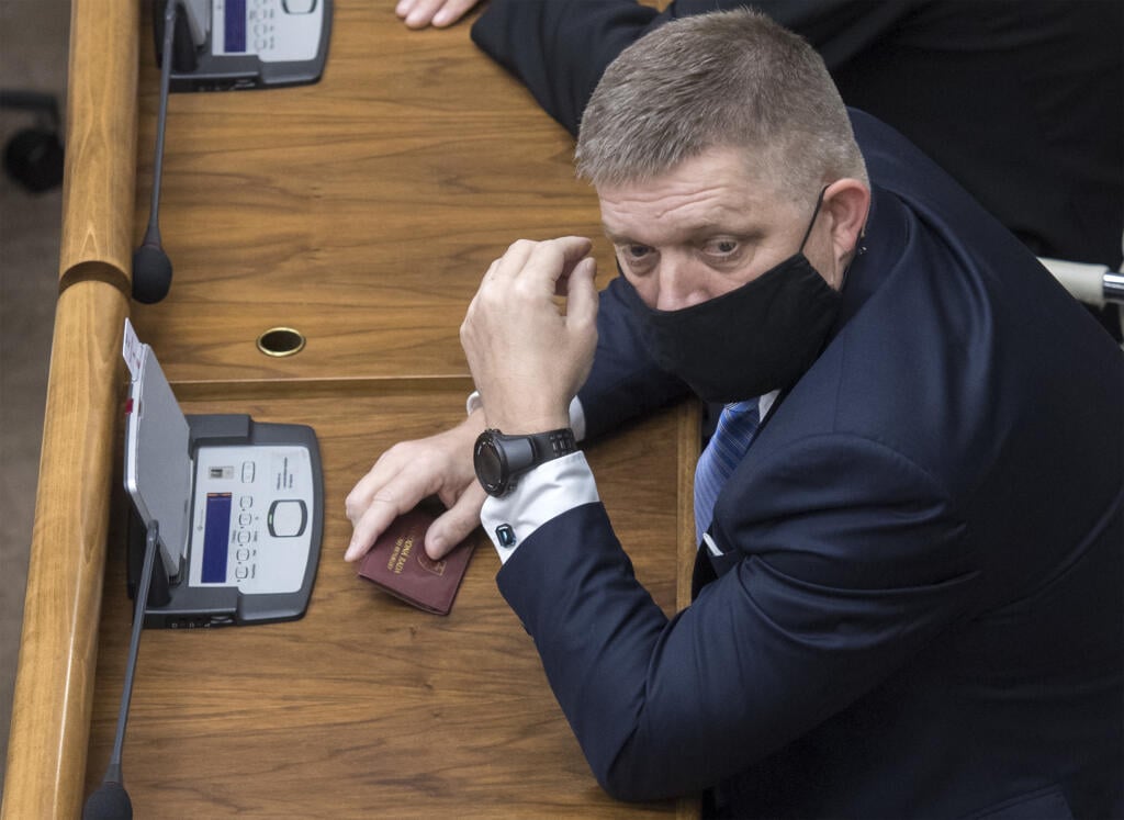 Na snímke poslanec parlamentu SR Robert Fico (Smer-SD) počas rokovania 17. schôdze Národnej rady (NR) SR 12. novembra 2020 v Bratislave. FOTO TASR - Martin Baumann