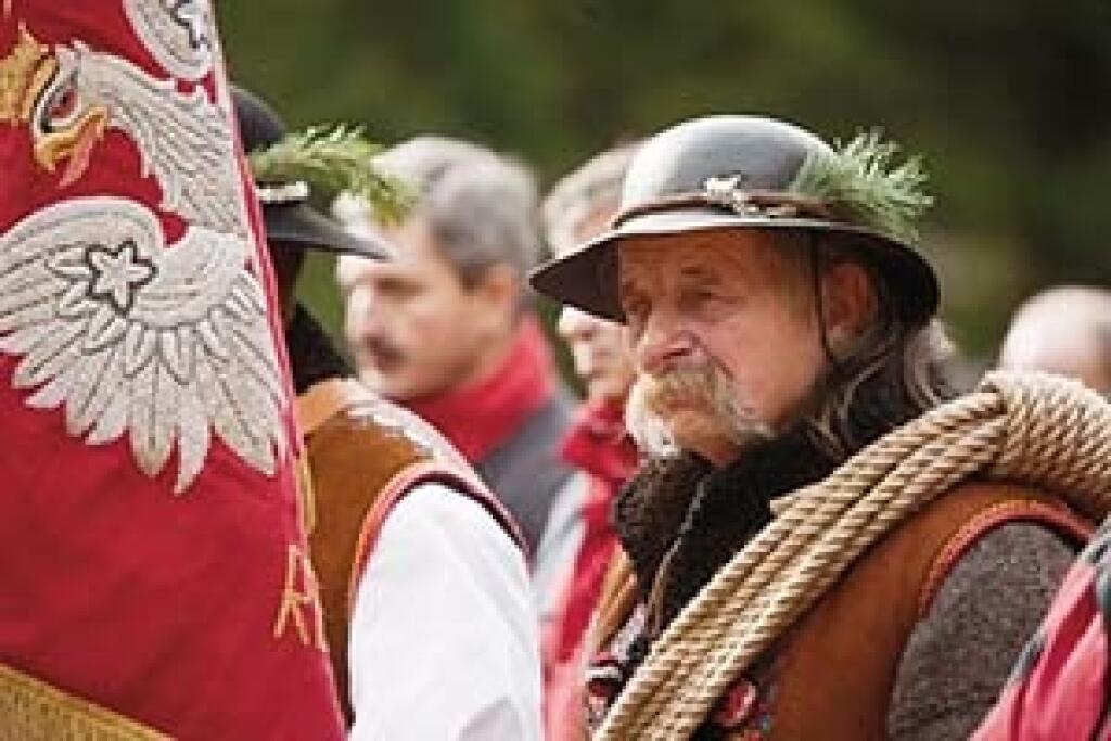 ORAVA: TretŪ symbolickż cintorŪn