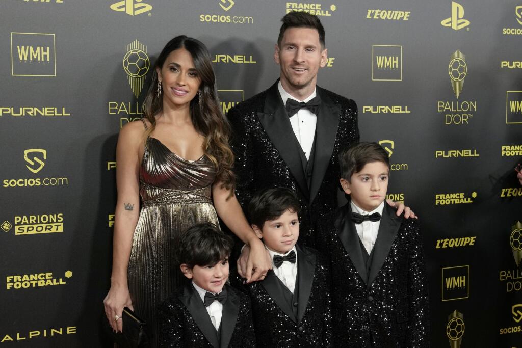 Messi si so svojou rodinou užil v lete nejednu dovolenku, kam sa presúval, pochopiteľne, lietadlom, a práve to leží mnohým Francúzom v žalúdku.