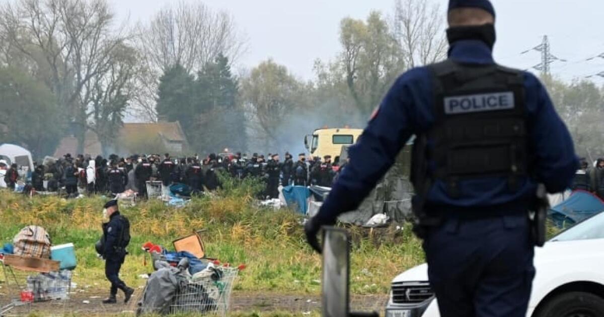 La police française a nettoyé un camp de migrants après la fusillade