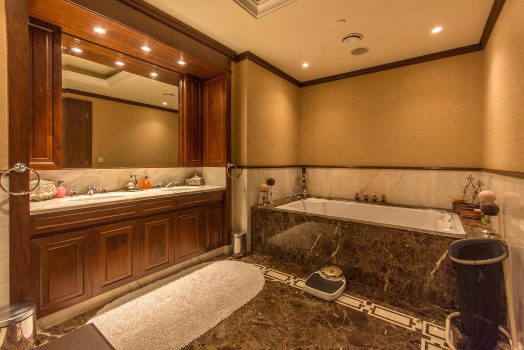 Keď boli Federerovci v Dubaji, užívali si v luxusnom apartmáne. Federerov apartmán skôr pripomína kráľovský palác.