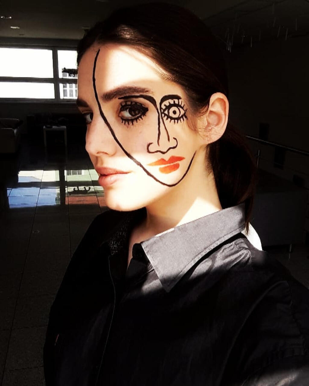 Sarah miluje divadlo.