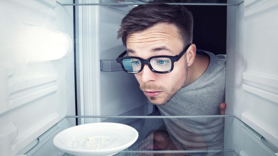 Student,Looking,Inside,An,Empty,Refrigerator