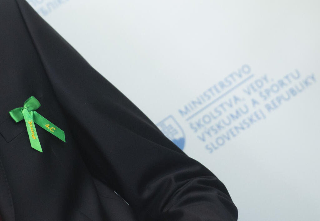 Na snímke maturant Patrik Struk počas tlačovej konferencie ministerstva školstva, vedy, výskumu a športu (MŠVVŠ) ohľadne tohtoročných maturít v Bratislave v pondelok 7. marca 2022. Maturity 2022 sa uskutočnia, otázky na ústnu maturitu upravujú školy s ohľadom na dištančnú výučbu. S ich prípravou pomôže študentom Manuál spokojného maturanta, ktorý pripravila Aliancia stredoškolákov. FOTO TASR - Martin Baumann