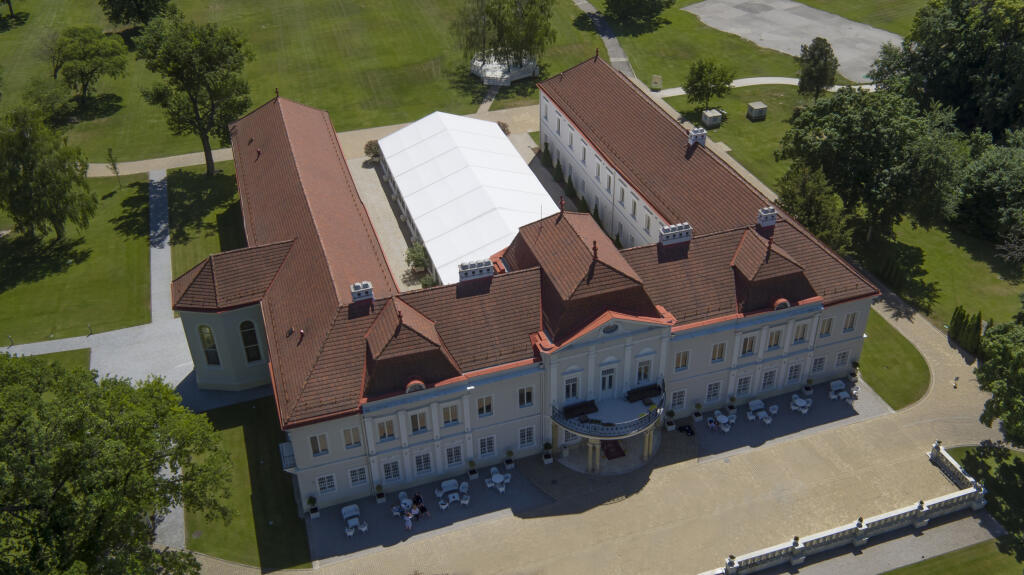 Takto vyzerá kaštieľ v Tomášove, ktorý je častým dejiskom prominentných svadieb.