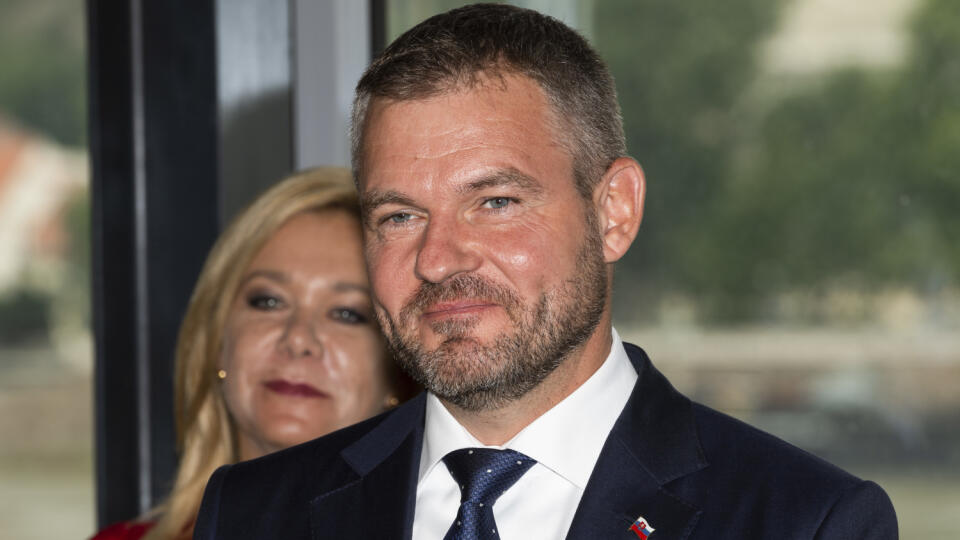 Desať poslancov Národnej rady (NR) SR za Smer-SD sa pridáva k projektu Petra Pellegriniho. Na snímke podpredseda NR SR Peter Pellegrini (Smer-SD) a poslankyňa NR SR Denisa Saková (Smer-SD) počas tlačovej konferencie k vzniku novej strany v Bratislave 17. júna 2020. FOTO TASR - Jaroslav Novák