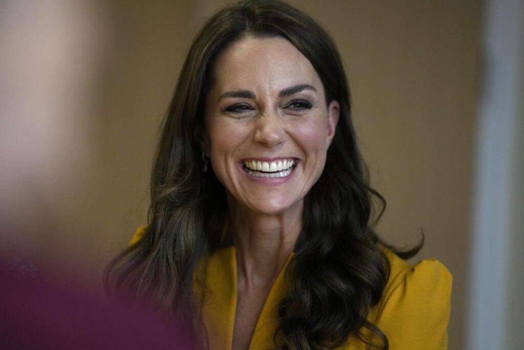 Catherine, princezná z Walesu absolvuje turné po svojej krajine po boku manžela.