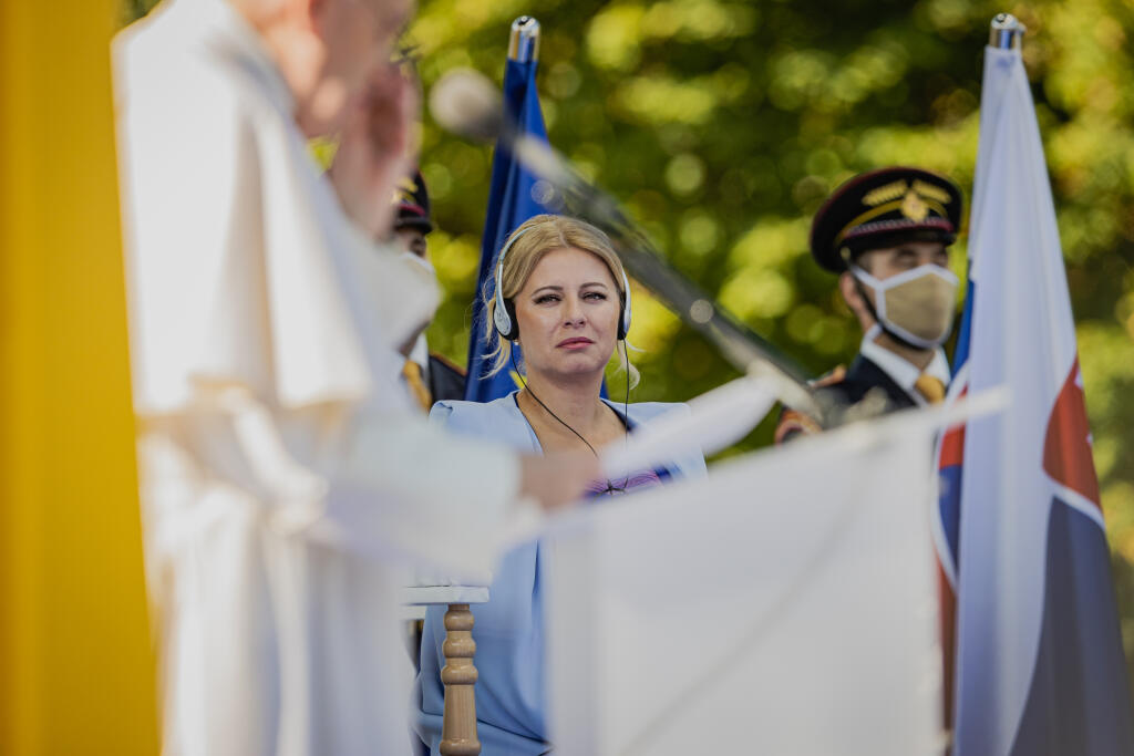Pápež František sa v pondelok 13.9. 2021 zúčastnil oficiálneho prijatia u Prezidentky Slovenskej republiky Zuzany Čapautovej a následného stretnutia s osobnosťami politického, spoločonského aj kultúrnehon života v záhrade Prezidentského paláca. Na snímke Prezidentka Slovenskej republiky Zuzana Čaputová.