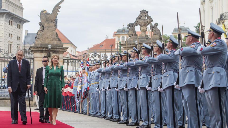 Prezidentka  Zuzana Čaputová odcestovala do Prahy. Slovenská hlava štátu tým začala oficiálny program svojej prvej zahraničnej návštevy, ktorá sa podľa tradície koná v susednej Českej republike.