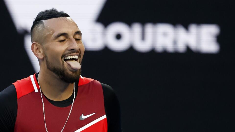 KK43 Melbourne - Austrálsky tenista Nick Kyrgios reaguje v zápase proti Rusovi Daniilovi Medvedevovi v 2. kole dvojhry na grandslamovom turnaji Australian Open 20. januára 2022 v Melbourne. FOTO TASR/AP
Nick Kyrgios of Australia reacts during his second round match against Daniil Medvedev of Russia at the Australian Open tennis championships in Melbourne, Australia, Thursday, Jan. 20, 2022. (AP Photo/Hamish Blair)