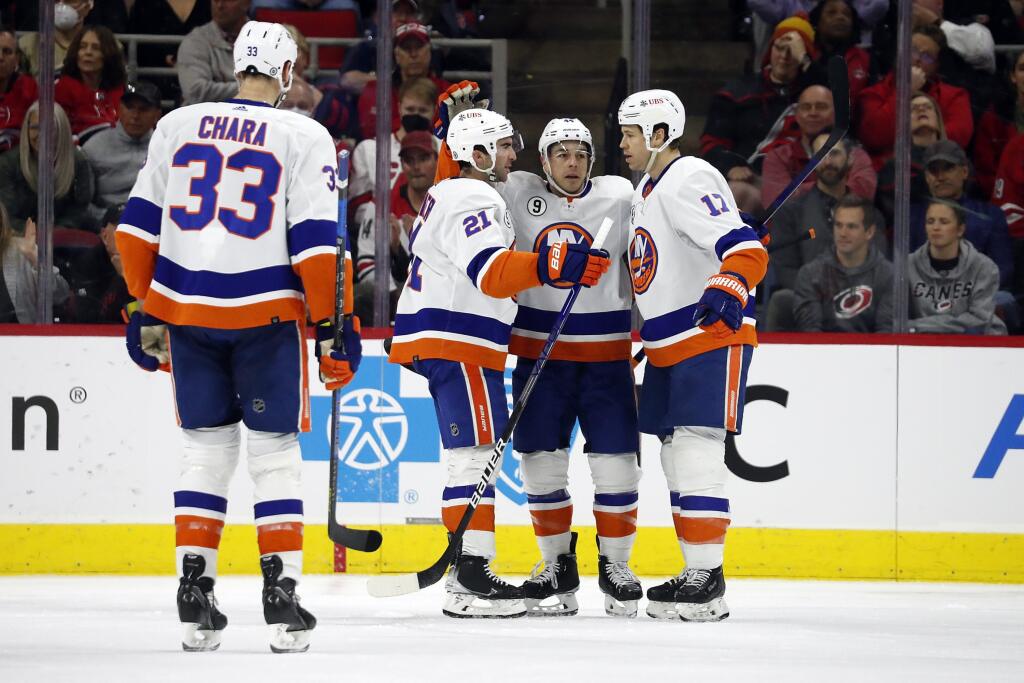 Ani najväčšia slovenská hokejová hviezda, Zdeno Chára sa za celú svoju kariéru v NHL nedočkal dlhého A v priezvisku na drese.