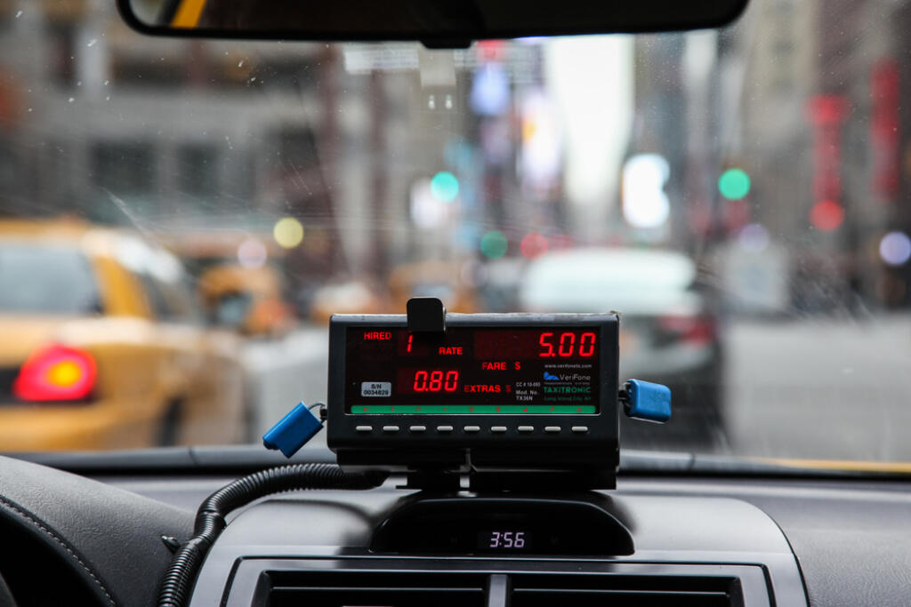 New,York,-,February,16:,View,From,Cab,With,Meter