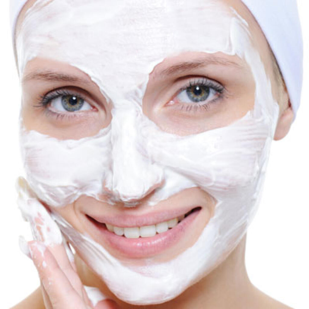 Эффект отбеливающих масок. Маска для лица. Маска для кожи лица. Сметанная маска для лица. Лицо в сметане.