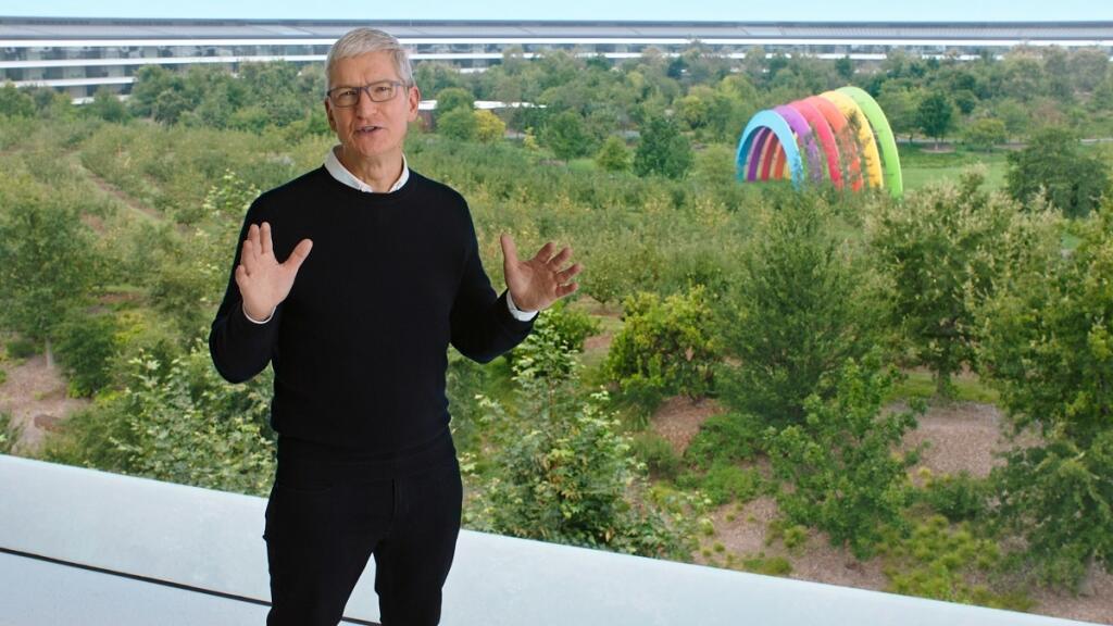 Prezentáciu noviniek otvoril z Apple Parku šéf firmy Tim Cook