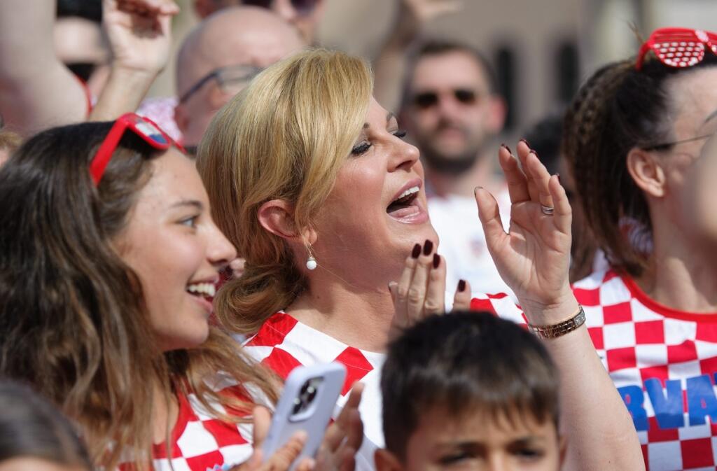 Kolinda pred zápasom neváhala a vyšla do ulíc medzi chorvátskych fanúšikov. Exprezidentka ukázala poriadne divokú tvár, ktorú v bežnom živote nevidíme.