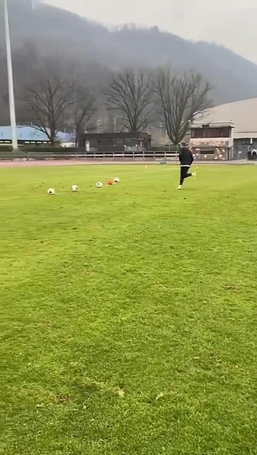 VIDEO Eriksen sa pochválil excelentnou pravačkou. Takéto banány dáva pri pokuse o návrat