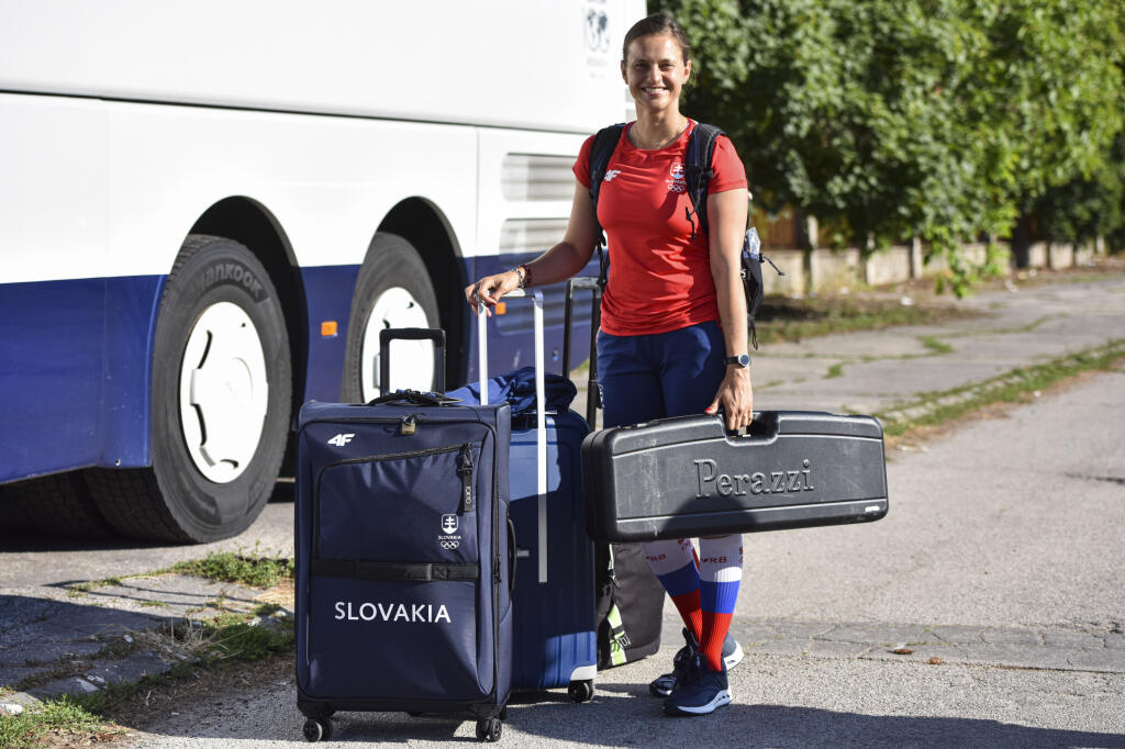 Na snímke slovenský strelkyňa Danka Barteková pred odchodom ďalšej časti slovenskej výpravy na letné olympijské hry v Tokiu, 16. júla 2021 v Bratislave. FOTO TASR - Pavol Zachar