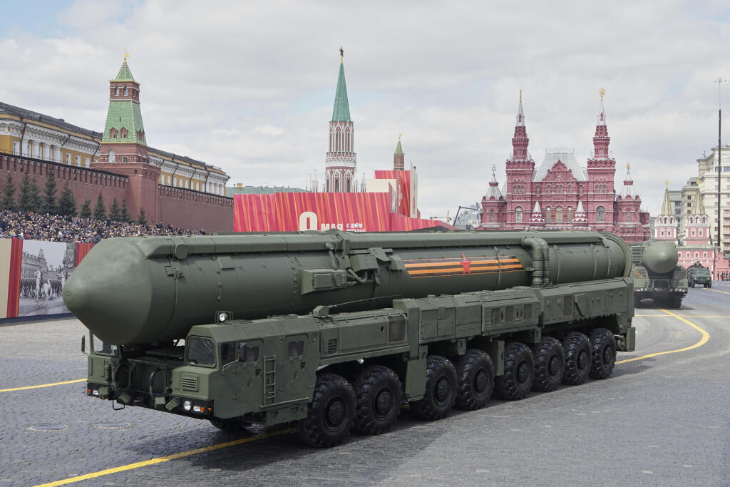 AZ35 Moskva - Na snímke ruská balistická raketa počas vojenskej prehliadky pri príležitosti 80. výročia konca druhej svetovej vojny v Európe v Moskve 9. mája 2025. FOTO TASR/AP  


Russian RS-24 Yars ballistic missile launchers roll during the Victory Day military parade in Moscow, Russia, Friday, May 9, 2025, for celebrations of the 80th anniversary of the Soviet Union's victory over Nazi Germany during the World War II. (AP Photo/Alexander Zemlianichenko)