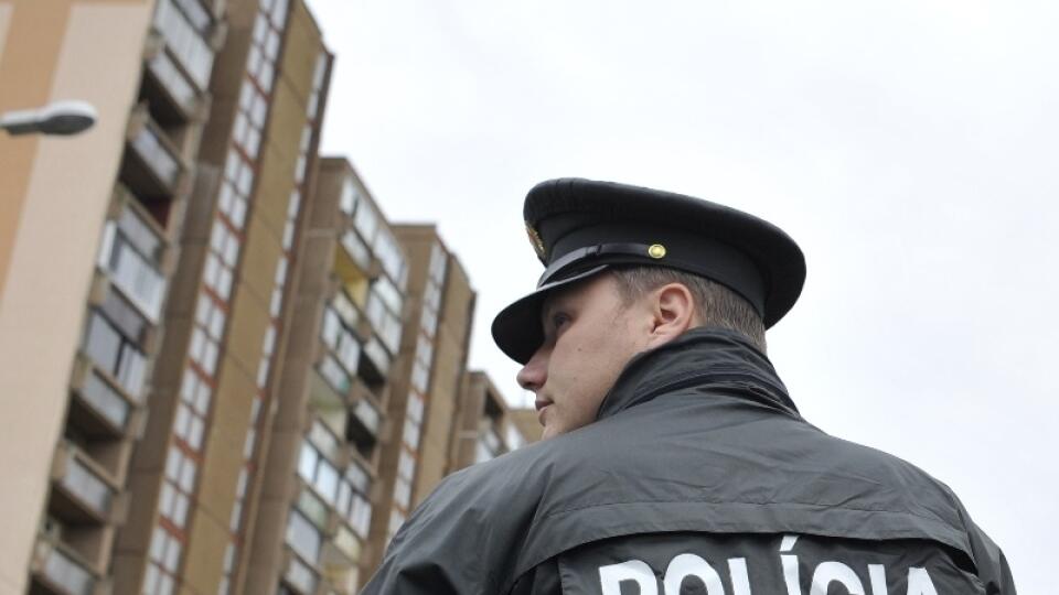 Mužovi sa vyhrážali dvaja mladíci preto, aby zmenil výpoveď. Polícia ich už zadržala. (Ilustračná fotografia)