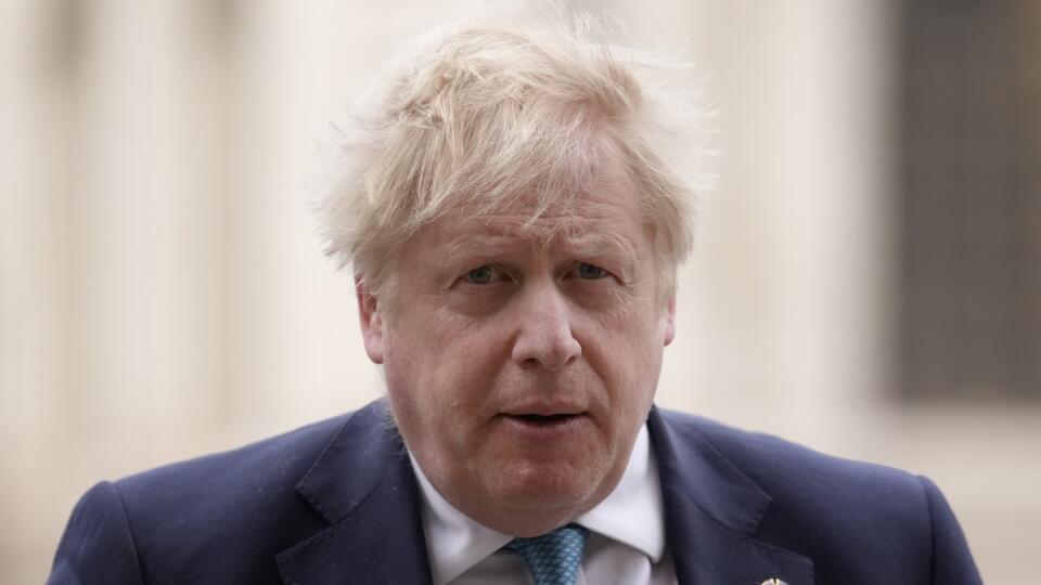 PK 13 archív Londýn - Na archívnej snímke z 29. marca 2022 britský predseda vlády Boris Johnson prichádza na ďakovnú bohoslužbu za zosnulého manžela britskej kráľovnej Alžbety II. princa Philipa, vojvodu z Edinburghu vo Westminsterskom opátstve v Londýne. Johnson dostane pokutu za porušenie pandemických pravidiel počas večierkov, ktoré sa konali vo vládnych priestoroch počas lockdownu. Oznámil to v utorok 12. apríla jeho úrad na Donwning Street. FOTO TASR/AP
FILE - Britain's Prime Minister Bori