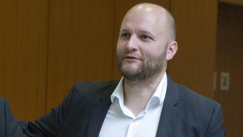 Na snímke minister obrany SR Jaroslav Naď (OĽaNO) pred 78. zasadnutím vlády SR 4. mája 2022 v Bratislave. FOTO TASR - Pavel Neubauer