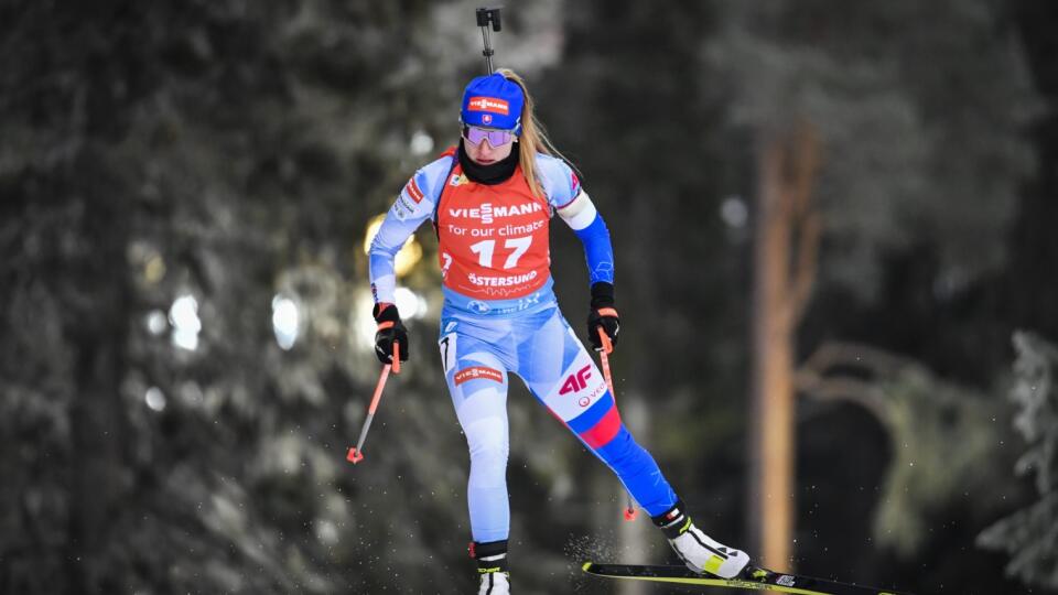 JB 26 Östersund - Slovenská biatlonistka Paulína Fialková v šprinte žien na 7,5 km 1. kola Svetového pohára v biatlone vo švédskom Östersunde 28. novembra 2021. FOTO TASR/AP

Slovakia's Paulina Fialkova competes during the women's 7,5km sprint race at the IBU World Cup biathlon season opening at Oestersund Ski Stadium in Oestersund, northern Sweden, Sunday, Nov. 28, 2021. (Anders Wiklund/TT via AP)